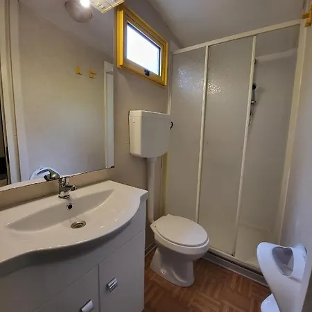 Bungalow At Lake Lugano Campeggio